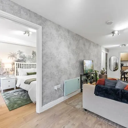 Holiday Home 2Br L 2Ba With Patio-Sleep 6 Лондон Экстерьер фото