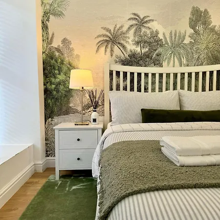 Holiday Home 2Br L 2Ba With Patio-Sleep 6 Лондон Экстерьер фото