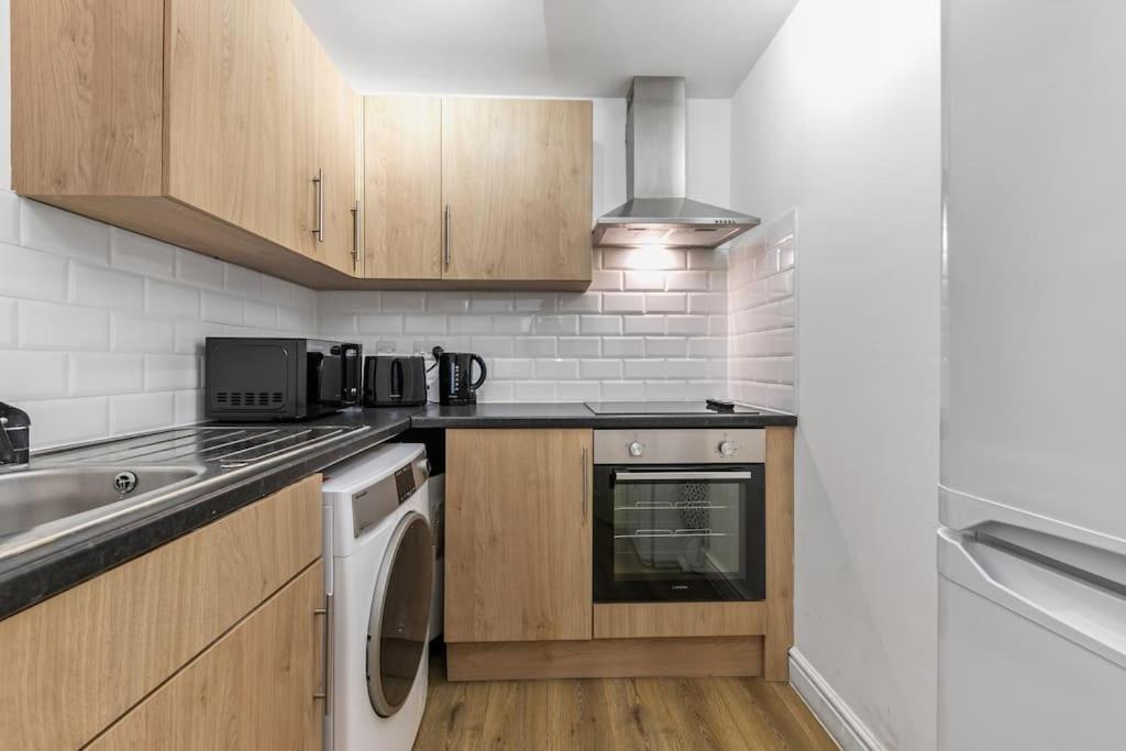 2br L 2ba With Patio-sleep 6 * Лондон