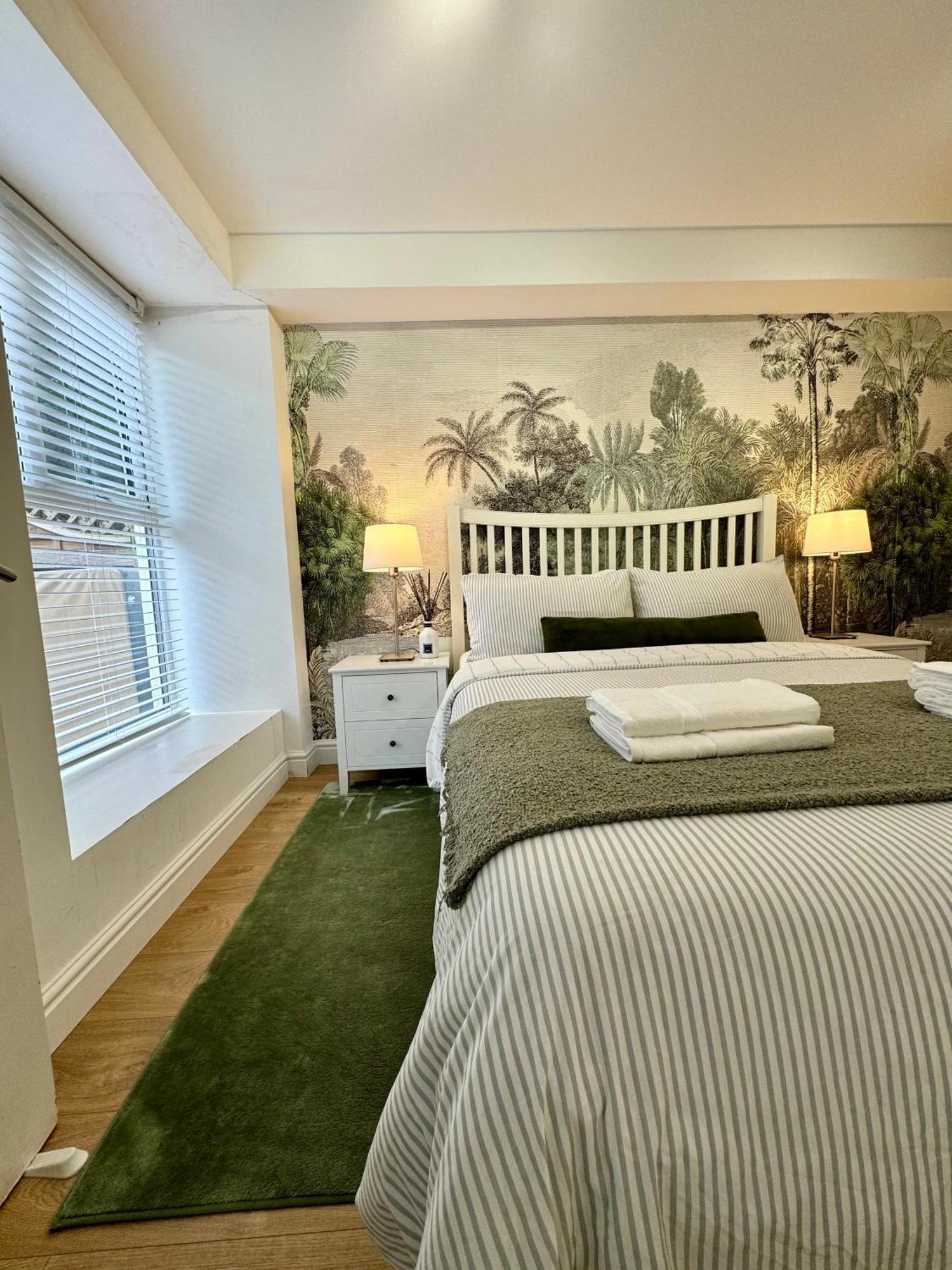 2br L 2ba With Patio-sleep 6 Лондон
