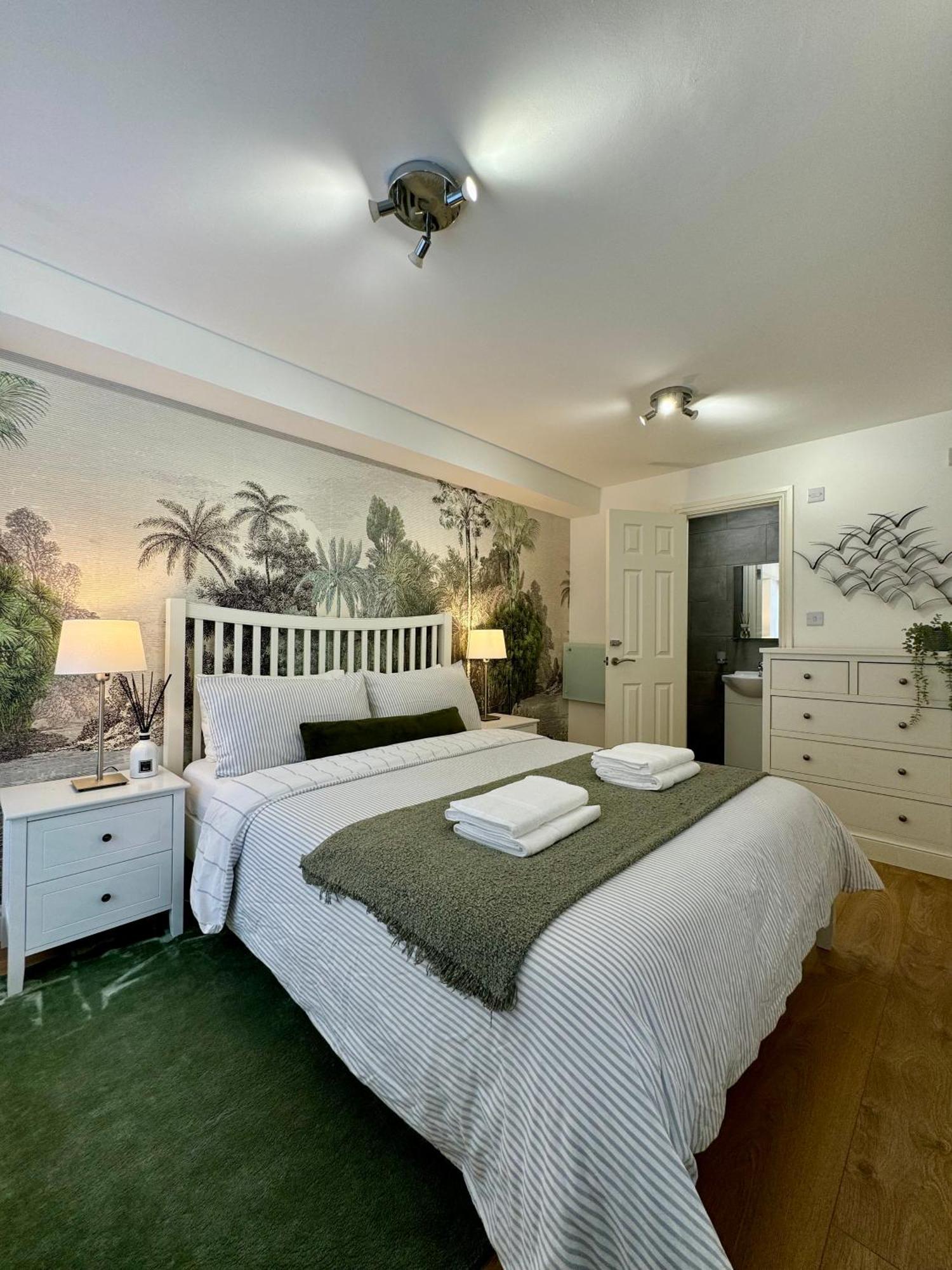 2br L 2ba With Patio-sleep 6 Лондон