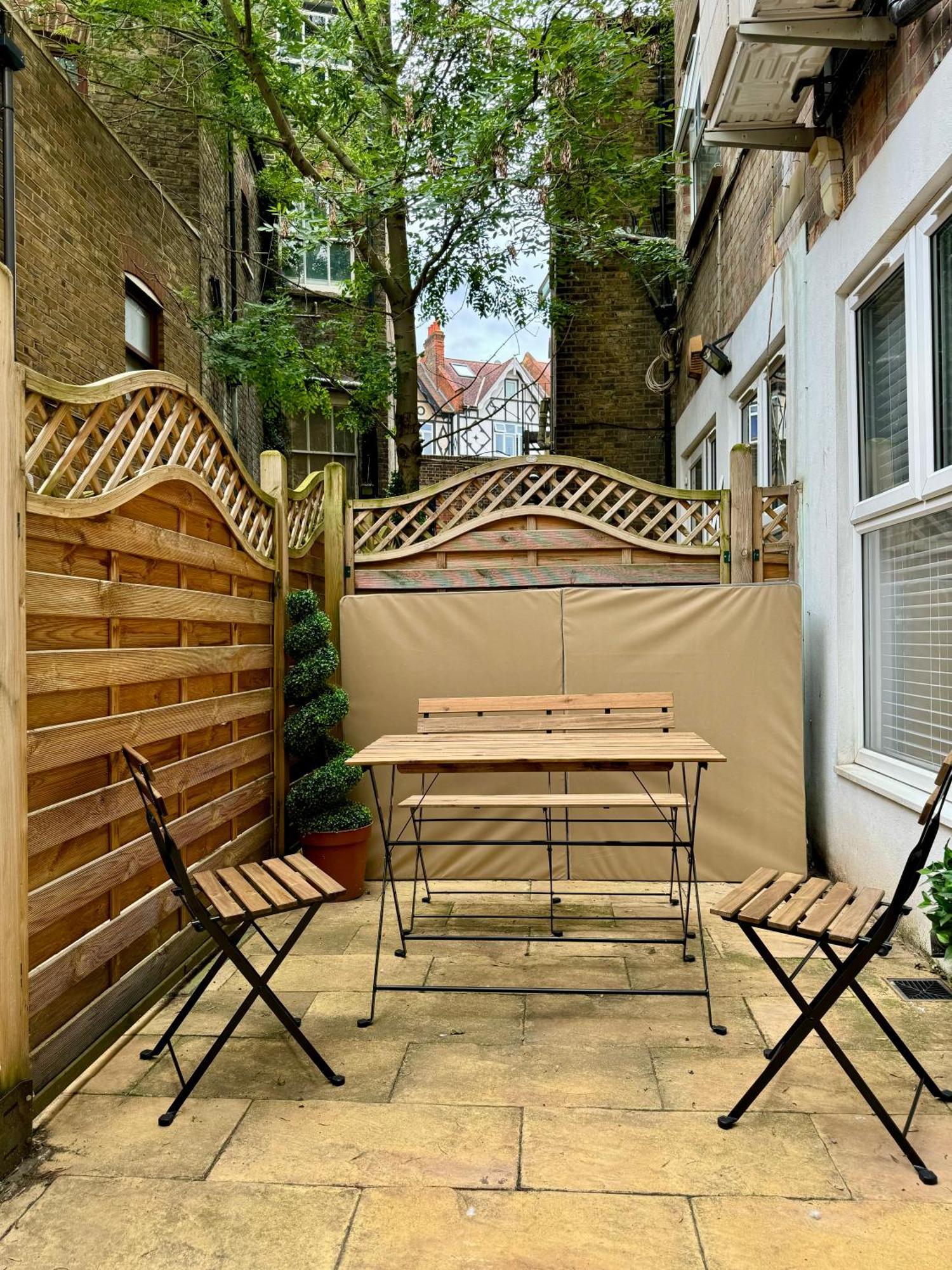 2br L 2ba With Patio-sleep 6 Лондон