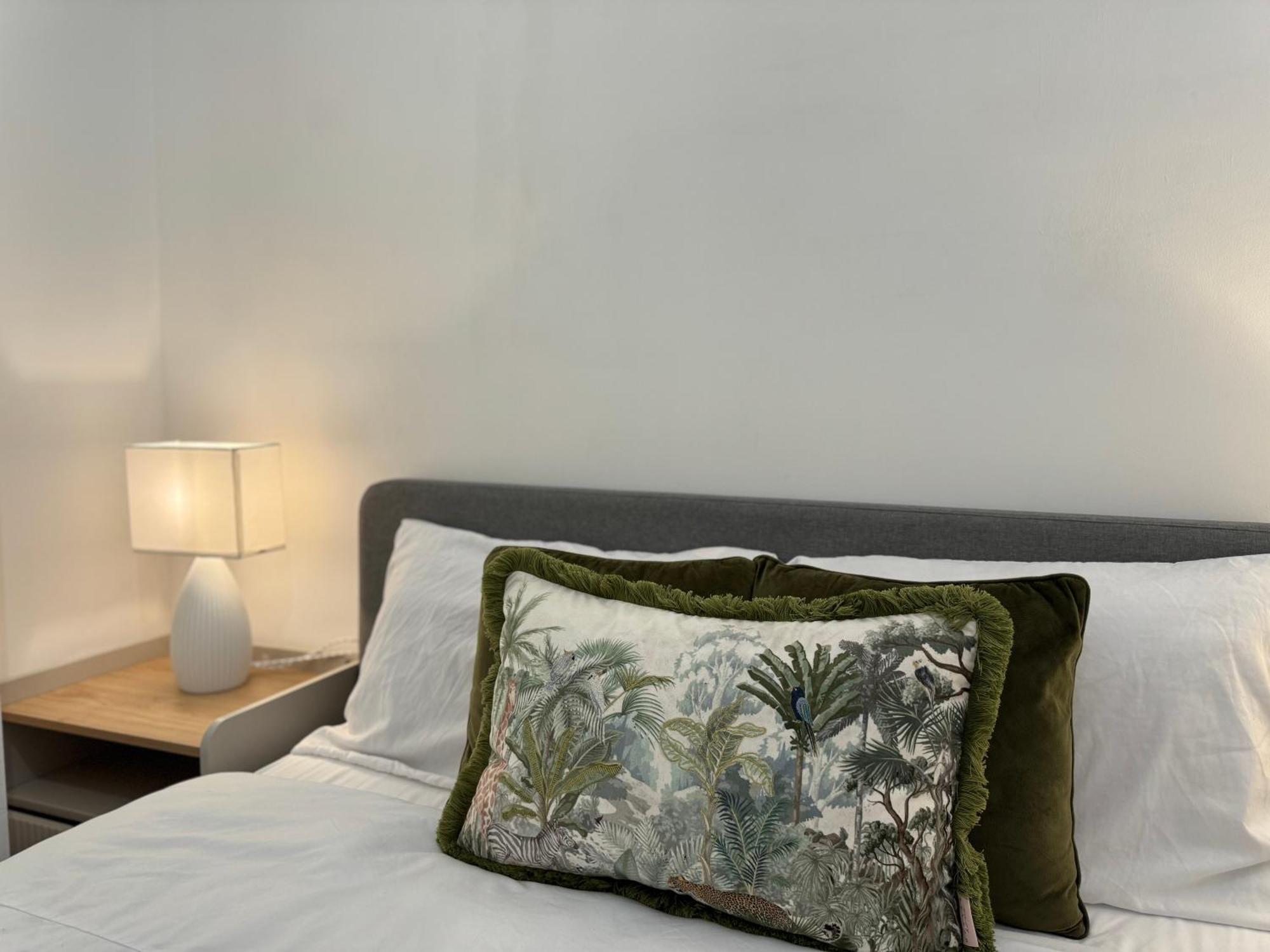 2br L 2ba With Patio-sleep 6 Апартаменты Лондон